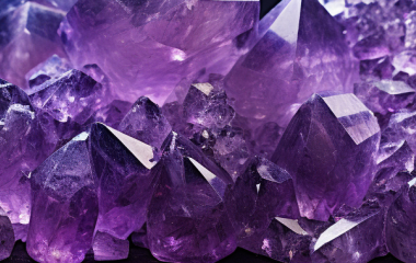 Як відрізнити справжній аметист від штучного: основні ознаки та способи визначення