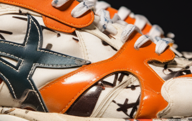 Як відрізнити оригінальні кросівки Asics від підробки: повний гід