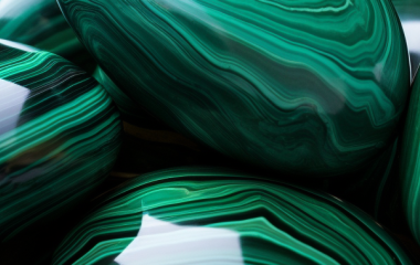 Як відрізнити справжній малахіт від підробки: поради та рекомендації
