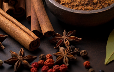 Кориця та касія: як відрізнити їх у паличках та порошку, порівняння та відмінності